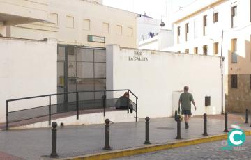 Imagen de la fachada del centro escolar Caleta. 