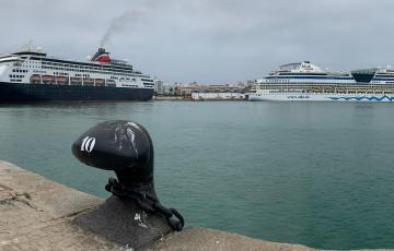 Los dos cruceros ya se encuentran atracados en el muelle gaditano.