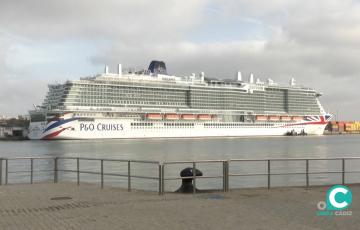 Un total de 52 navieras hacen escala en el puerto gaditano, según la Autoridad Portuaria de la Bahía de Cádiz.