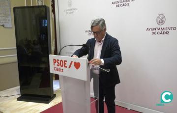 El portavoz socialista, Óscar Torres, en rueda de prensa. 