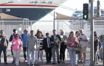 La imagen permanecerá siempre en este núclero semafórico que separa la plaza de San Juan de Dios con la avenida del Puerto