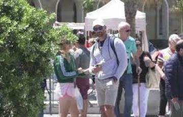 Cruceristas paseando por las calles de la ciudad de Cádiz. 