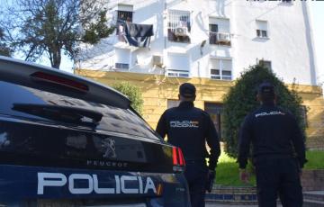 Agentes de la Policía Nacional durante el operativo 