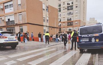 Fuerzas del orden en la barriada de Guillén Moreno 