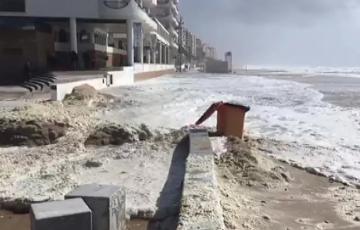 Alumnos de la Universidad de Sevilla asisten en Cádiz a una jornada sobre el riesgo de tsunamis en las costas andaluzas.