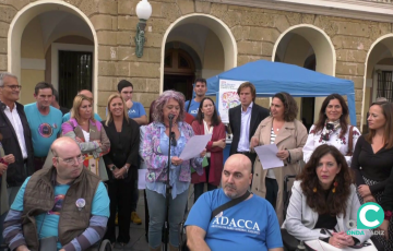 Lectura del manifiesto durante el acto en la plaza de San Juan  de Dios