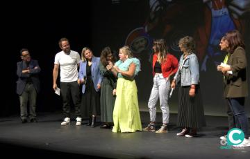 Momento de la entrega de premios del concurso de disfraces en el Teatro del Títere de la Tía Norica.