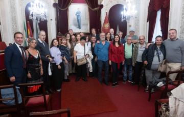 Visita de las asociaciones de la salud mental de Cádiz al Salón de Plenos del Ayuntamiento. 