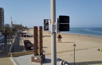 Bocinas de alerta de tsunami en la playa de la localidad gaditana