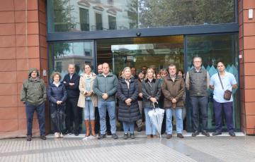 Autoridades y ciudadanos este mediodía durante el respetuoso acto.