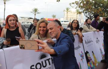 El actor Javier Gutiérrez a su paso por la alfombra roja del acontecimiento