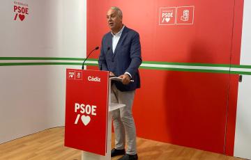 El secretario general del PSOE de Cádiz, Juan Carlos Ruiz Boix, en rueda de prensa.