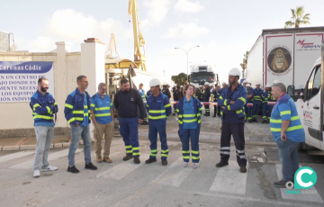 Momento de la concentración en la puerta de la factoría en la mañana de este jueves