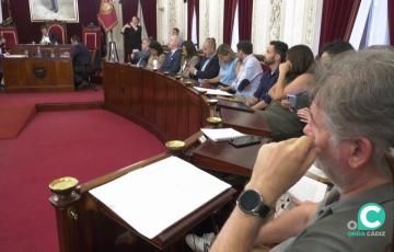 Grupo Adelante Izquierda Gaditana durante el transcurso de un Pleno del Ayuntamiento de Cádiz