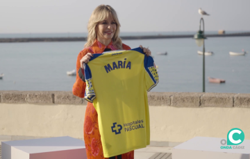 Adánez con una camiseta cadista en La Caleta