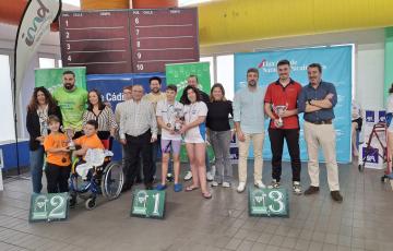 Momento de la entrega de trofeos en el Ciudad de Cádiz 