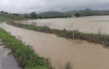 Situación de desbordamiento del río Guadiaro a su paso por Jimena de la Frontera