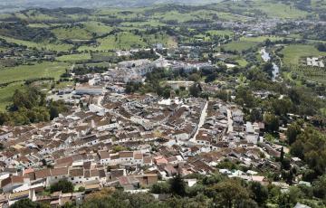 Imágenes del pueblo de Jimena de la Frontera en una imagen de archivo