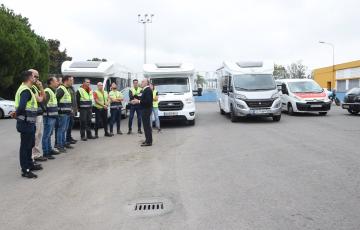 Policías locales de Algeciras antes de partir a la localidad valenciana