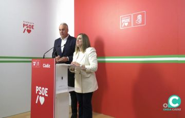 Irene García con Juan Carlos Ruiz Boix en rueda de prensa