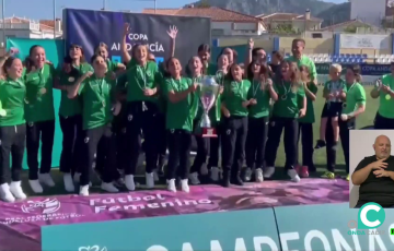 Las jugadoras gaditanas celebran su triunfo