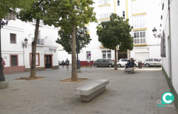 Imagen de la entrada del Albergue Municipal en la plaza Macías Rete.