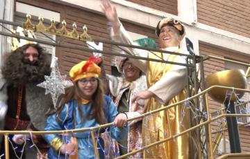 Los Reyes Magos desfilaron por las calles del barrio de Loreto.