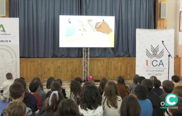 Un momento de la proyección del trabajo ante los escolares este viernes en el centro gaditanp