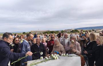 Acto de homenaje en Barbate a los marineros fallecidos en el naufragio del Domenech de Varó en 1973.