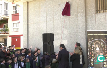 Un momento del acto con la presencia de autoridades y alumnado