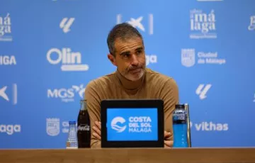 El técnico cadista durante la rueda de prensa tras el choque en La Rosaleda