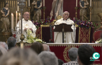 El obispo de Cádiz presidió la ceremonia por el fallecido pontífice el pasado lunes en la iglesia de San Antonio