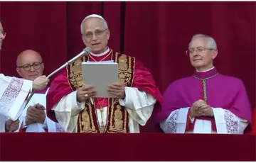 El nuevo pontifice en la bendicion Urbi e Orbi