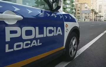 Coche de Policía Local de Cádiz en una de las avenidas. 