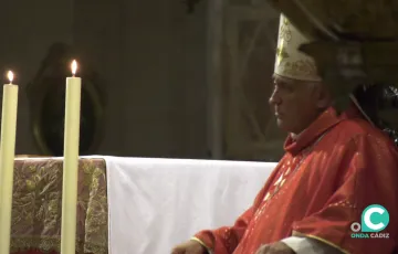 El Obispo de Cádiz, Rafael Zornoza, durante una celebración religiosa en la Catedral.