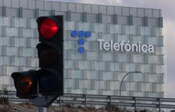 Fachada de la sede de Telefónica, en Madrid.