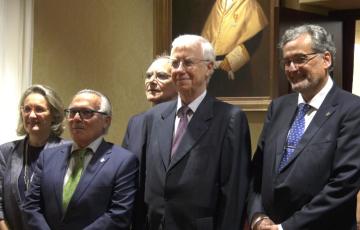 El Ateneo entrega su Drago de oro al catedrático José Manuel Sánchez Ron.