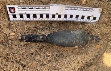 Proyectil neutralizado en la playa de Camposoto en San Fernando.