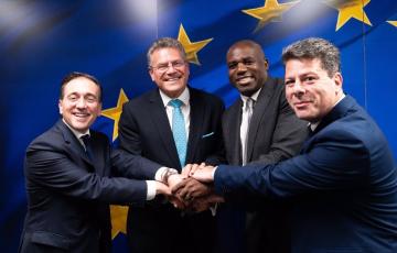 El ministro de Asuntos Exteriores, José Manuel Albares, celebra el consenso con el comisario Maros Sefcovic, el ministro británico David Lammy y el ministro principal gibraltareño Fabian Picardo