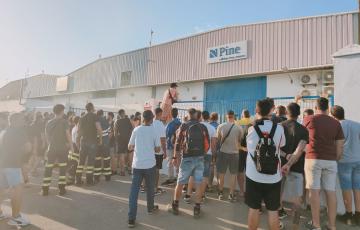 Piquetes de los trabajadores del metal a las puertas de las factorías de Puerto Real. 