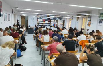 Estudiantes se presentan a los exámenes en la convocatoria ordinaria de la UNED de Cádiz.