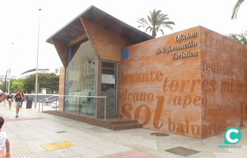 Oficina de Turismo a la entrada de la capital gaditana