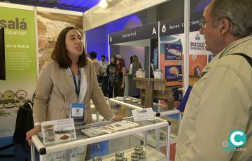 Stand relacionado con la economía azul en una feria promocional. 