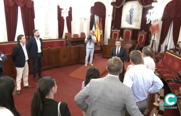 El alcalde de la ciudad, Bruno García, recibe a un grupo de congresistas americanos. 