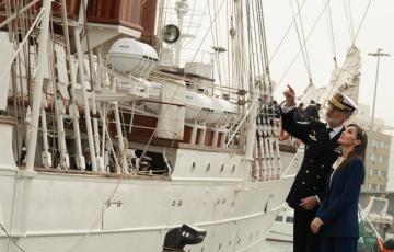 Los Reyes Felipe VI y Letizia en su última visita a Cádiz con motivo de la salida del Juan Sebastián Elcano.
