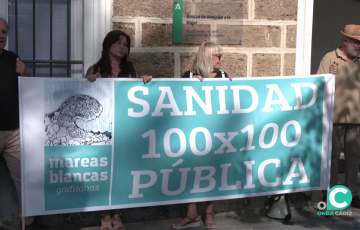 Imagen de la movilización de este lunes ante la sede del Distrito Bahía de Cádiz-La Janda