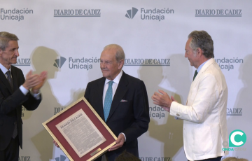El galardonado durante el acto celebrado en los salones del hotel Parador de Cádiz 