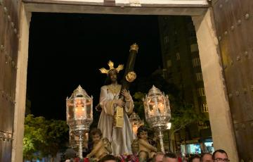 Momento de la entrada del Regidor Perpetuo a la iglesia