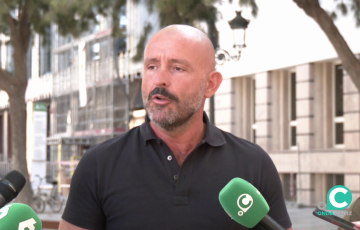 Jaime de los Santos atiende a los medios en la capital gaditana