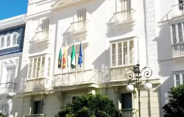 Fachada del centro asociado de la UNED en Cádiz. 